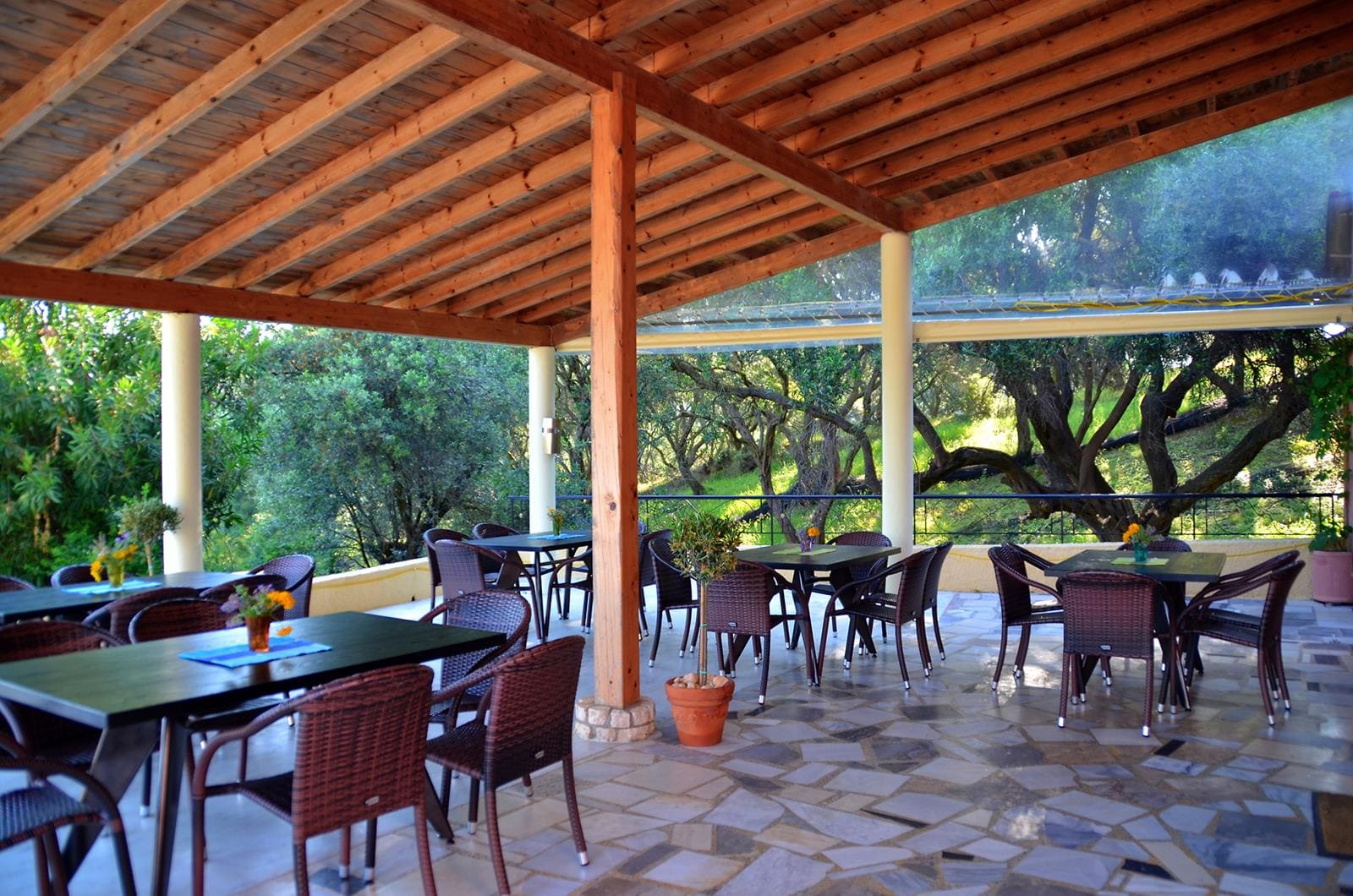 Terrasse im Morgenschein - Ouranos Club